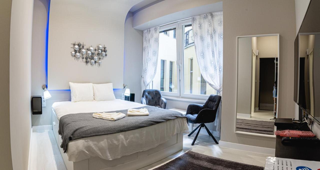 The Royals Downtown Apartment Budapest Exterior photo