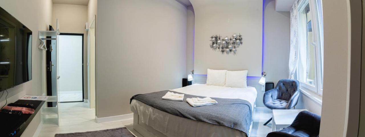 The Royals Downtown Apartment Budapest Exterior photo