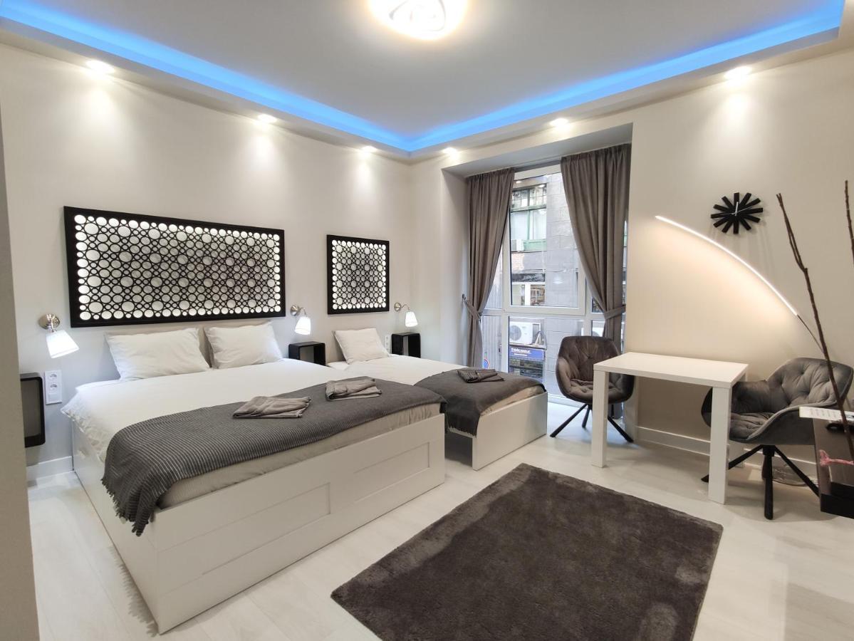 The Royals Downtown Apartment Budapest Exterior photo